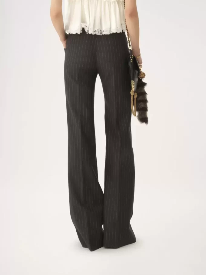 Maßgeschneiderte Bootcut-Hose aus Wolle Maßgeschneiderte Bootcut-Hose aus Wolle