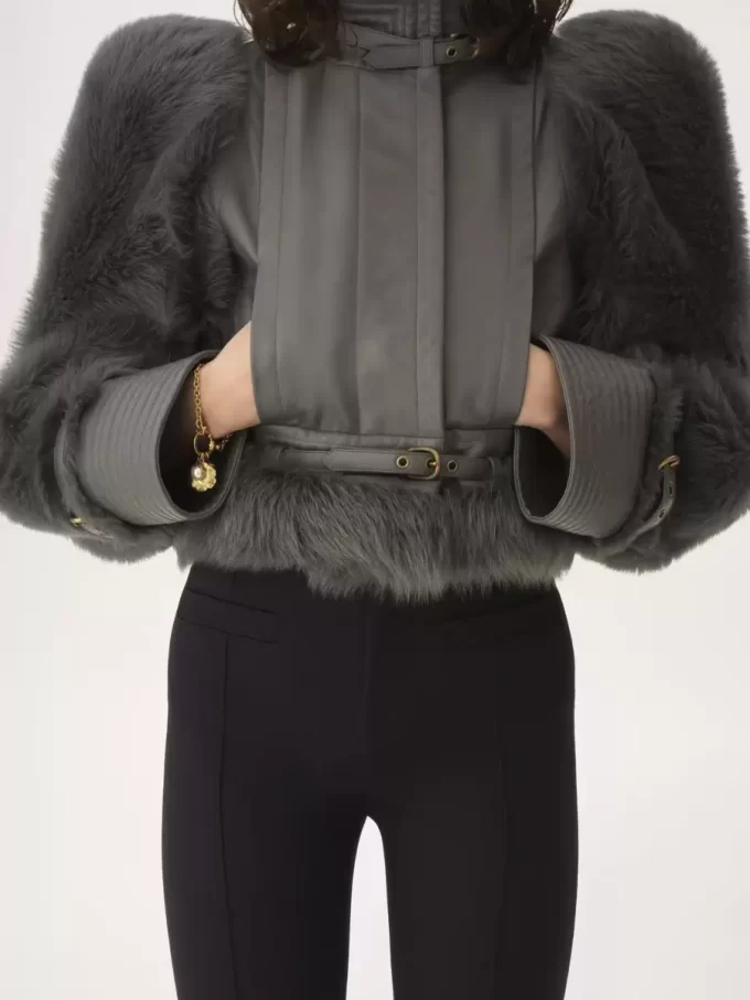 Maßgeschneiderte Hose aus Wollgabardine Maßgeschneiderte Hose aus Wollgabardine