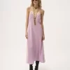 Midikleid mit dünnen Trägern aus Crêpe de Chine und Spitze Midikleid mit dünnen Trägern aus Crêpe de Chine und Spitze