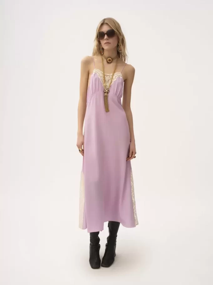 Midikleid mit dünnen Trägern aus Crêpe de Chine und Spitze Midikleid mit dünnen Trägern aus Crêpe de Chine und Spitze