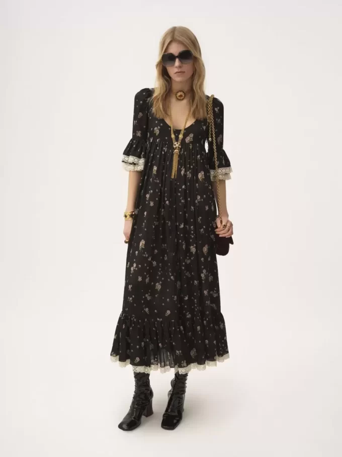 Midikleid mit U-Ausschnitt aus Seidencharmeuse und Spitze