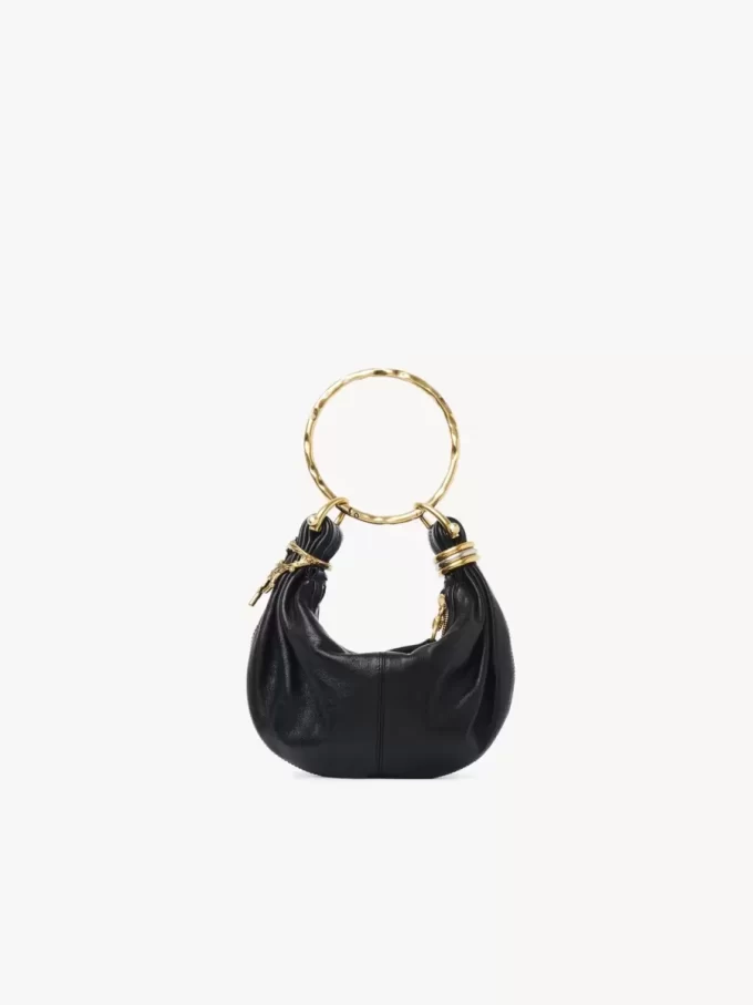 Mini Bracelet Hobo Bag aus genarbtem Leder Mini Bracelet Hobo Bag aus genarbtem Leder