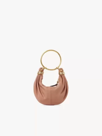 Mini Bracelet Hobo Bag aus genarbtem Leder
