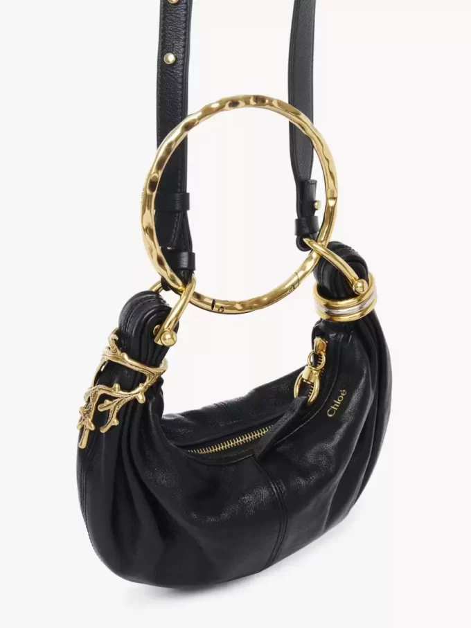 Mini Bracelet Hobo Bag aus genarbtem Leder Mini Bracelet Hobo Bag aus genarbtem Leder