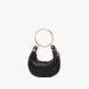 Mini Bracelet Hobo Bag aus genarbtem Leder Mini Bracelet Hobo Bag aus genarbtem Leder