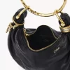 Mini Bracelet Hobo Bag aus genarbtem Leder Mini Bracelet Hobo Bag aus genarbtem Leder