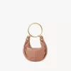 Mini Bracelet Hobo Bag aus genarbtem Leder Mini Bracelet Hobo Bag aus genarbtem Leder