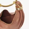 Mini Bracelet Hobo Bag aus genarbtem Leder Mini Bracelet Hobo Bag aus genarbtem Leder
