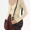 Mini Bracelet Hobo Bag aus genarbtem Leder Mini Bracelet Hobo Bag aus genarbtem Leder