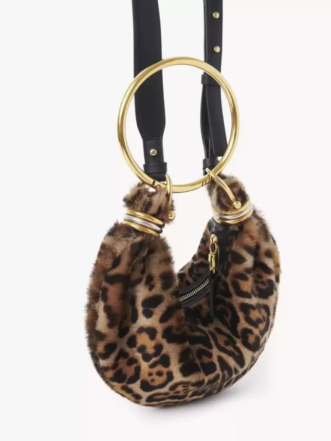 Mini Bracelet Hobo Bag aus Shearling mit Leopardenmuster Mini Bracelet Hobo Bag aus Shearling mit Leopardenmuster