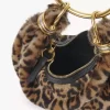 Mini Bracelet Hobo Bag aus Shearling mit Leopardenmuster Mini Bracelet Hobo Bag aus Shearling mit Leopardenmuster