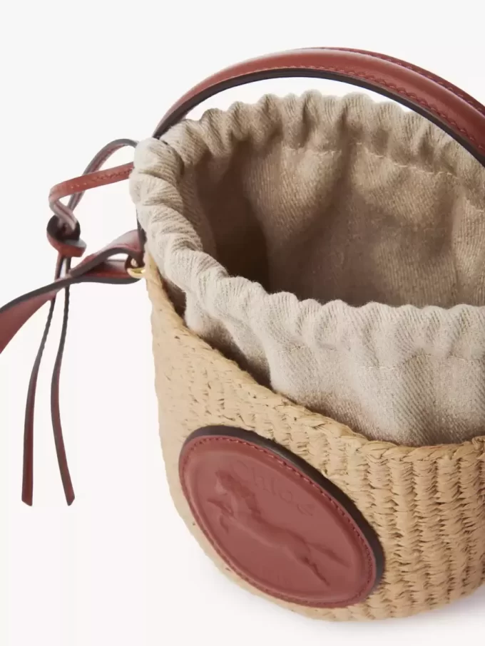 Mini-Medaillenkorb mit Pferden aus Naturfasern Mini-Medaillenkorb mit Pferden aus Naturfasern