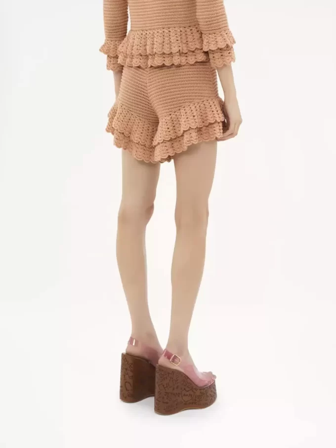 Mini-Shorts mit Rüschen aus Häkelstrick