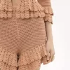 Mini-Shorts mit Rüschen aus Häkelstrick