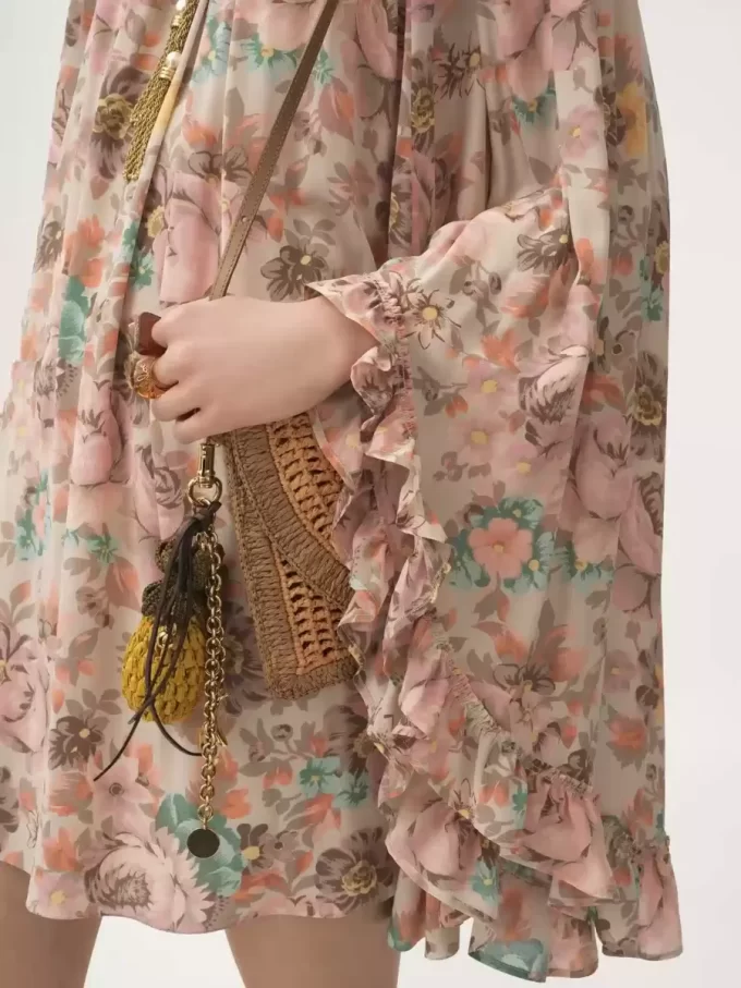 Minikleid mit eckigem Ausschnitt und Rüschen aus Crêpe de Chine Minikleid mit eckigem Ausschnitt und Rüschen aus Crêpe de Chine