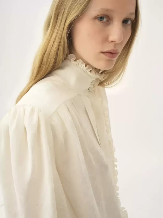 Oversize-Rüschenbluse aus Seidenjacquard Oversize-Rüschenbluse aus Seidenjacquard