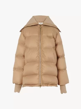 Pufferjacke mit hohem Kragen aus glänzendem Nylon