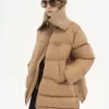 Pufferjacke mit hohem Kragen aus glänzendem Nylon Pufferjacke mit hohem Kragen aus glänzendem Nylon