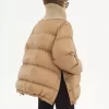 Pufferjacke mit hohem Kragen aus glänzendem Nylon Pufferjacke mit hohem Kragen aus glänzendem Nylon