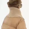 Pufferjacke mit hohem Kragen aus glänzendem Nylon Pufferjacke mit hohem Kragen aus glänzendem Nylon
