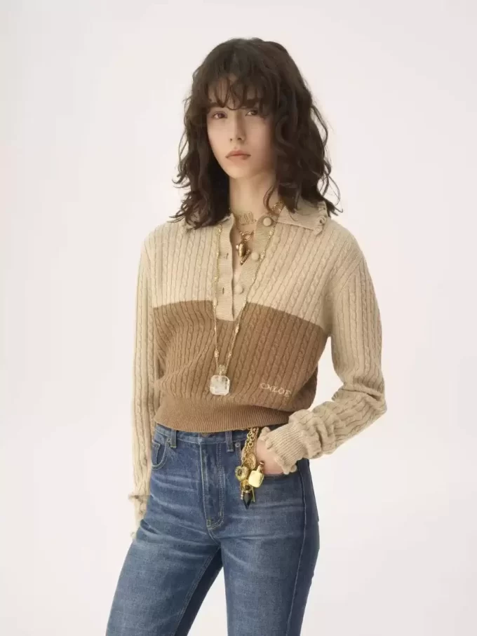 Pullover mit Kragen aus Woll- und Kaschmirstrick Pullover mit Kragen aus Woll- und Kaschmirstrick