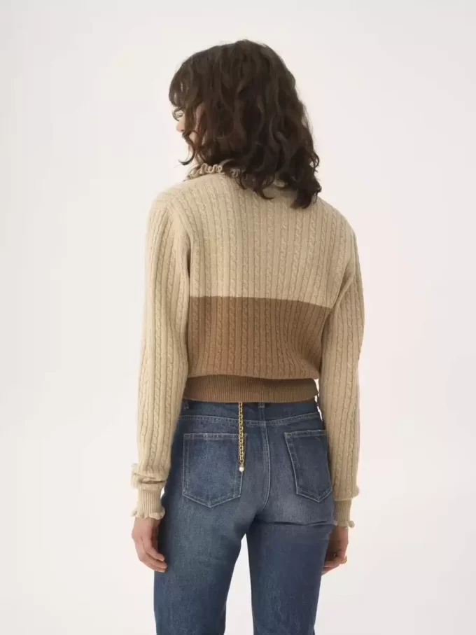 Pullover mit Kragen aus Woll- und Kaschmirstrick Pullover mit Kragen aus Woll- und Kaschmirstrick