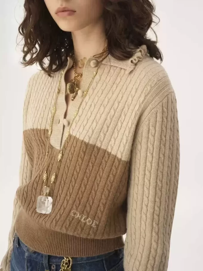 Pullover mit Kragen aus Woll- und Kaschmirstrick Pullover mit Kragen aus Woll- und Kaschmirstrick