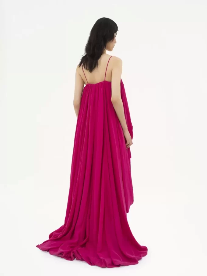 Ärmelloser Jumpsuit mit hohem Bund aus gewaschenem Seidenpongé Ärmelloser Jumpsuit mit hohem Bund aus gewaschenem Seidenpongé