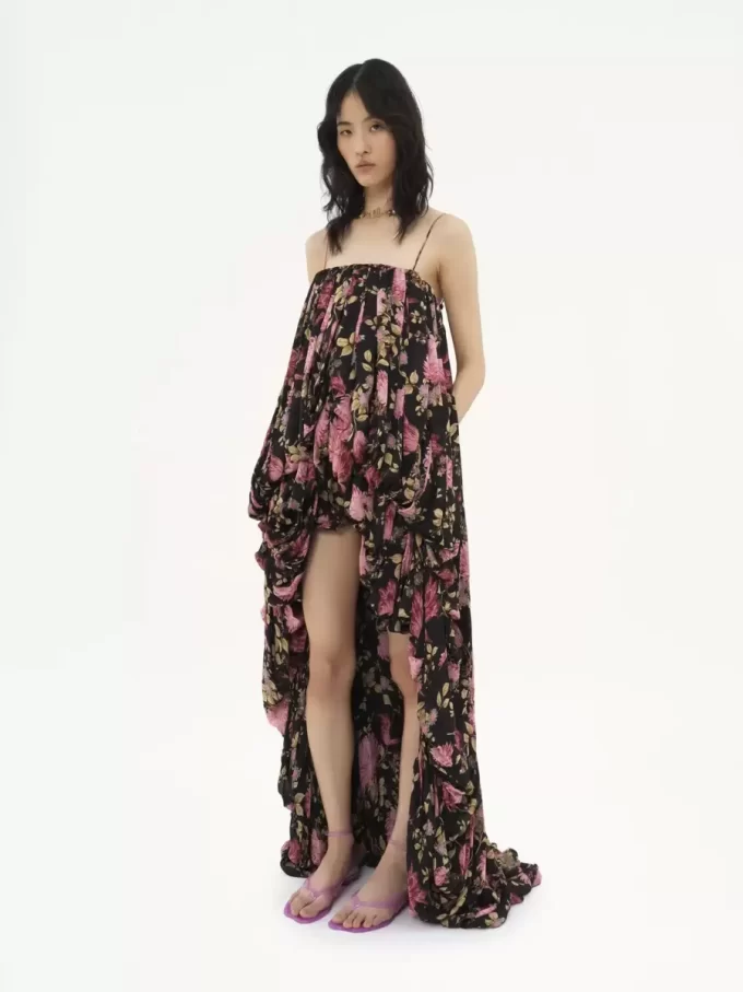 Ärmelloser Jumpsuit mit hohem Bund aus Seidencharmeuse Ärmelloser Jumpsuit mit hohem Bund aus Seidencharmeuse