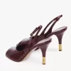 Sandale mit Blumenmuster und Absatz Sandale mit Blumenmuster und Absatz