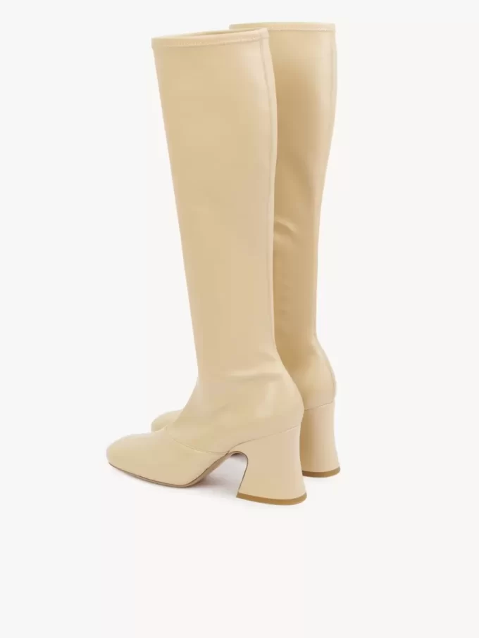 Stiefel mit Absatz von Janis Stiefel mit Absatz von Janis
