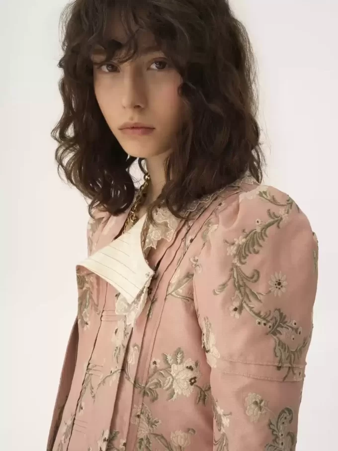 Taillierte Jacke aus Taft-Jacquard und Spitze Taillierte Jacke aus Taft-Jacquard und Spitze