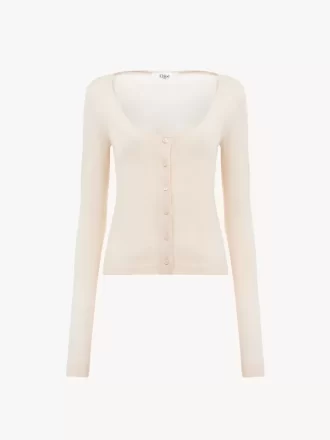 Taillierte Strickjacke mit U-Ausschnitt aus superfeinem Wollstrick Taillierte Strickjacke mit U-Ausschnitt aus superfeinem Wollstrick
