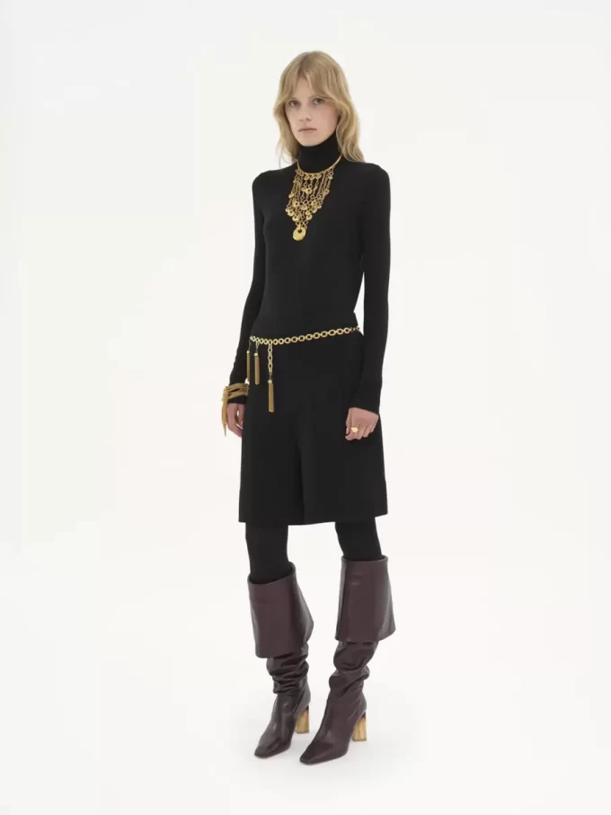 Taillierter Rollkragenpullover aus Wollstrick