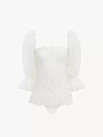 Top mit eckigem Ausschnitt aus bestickter Spitze