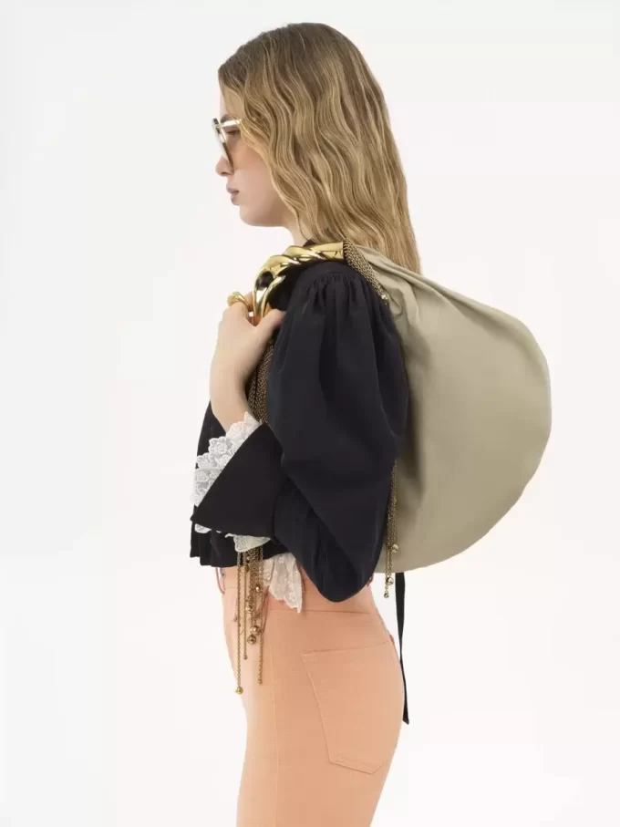Twisted Shell Hobo-Tasche aus glänzendem Leder Twisted Shell Hobo-Tasche aus glänzendem Leder