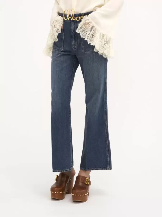 Verkürzte Bootcut-Jeans aus Denim Verkürzte Bootcut-Jeans aus Denim