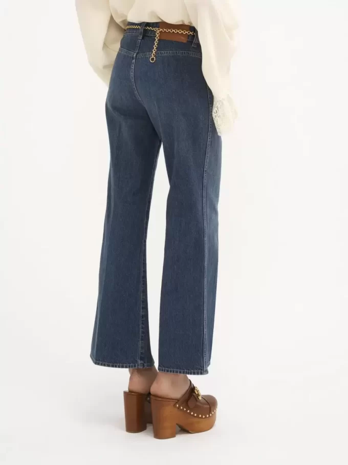 Verkürzte Bootcut-Jeans aus Denim Verkürzte Bootcut-Jeans aus Denim