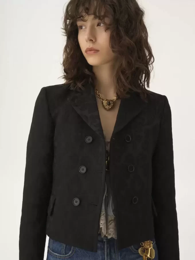 Zweireihige taillierte Jacke aus Jacquard-Wollmischung Zweireihige taillierte Jacke aus Jacquard-Wollmischung